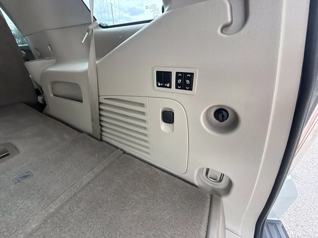 Used 2017 White Cadillac Luxury image 7