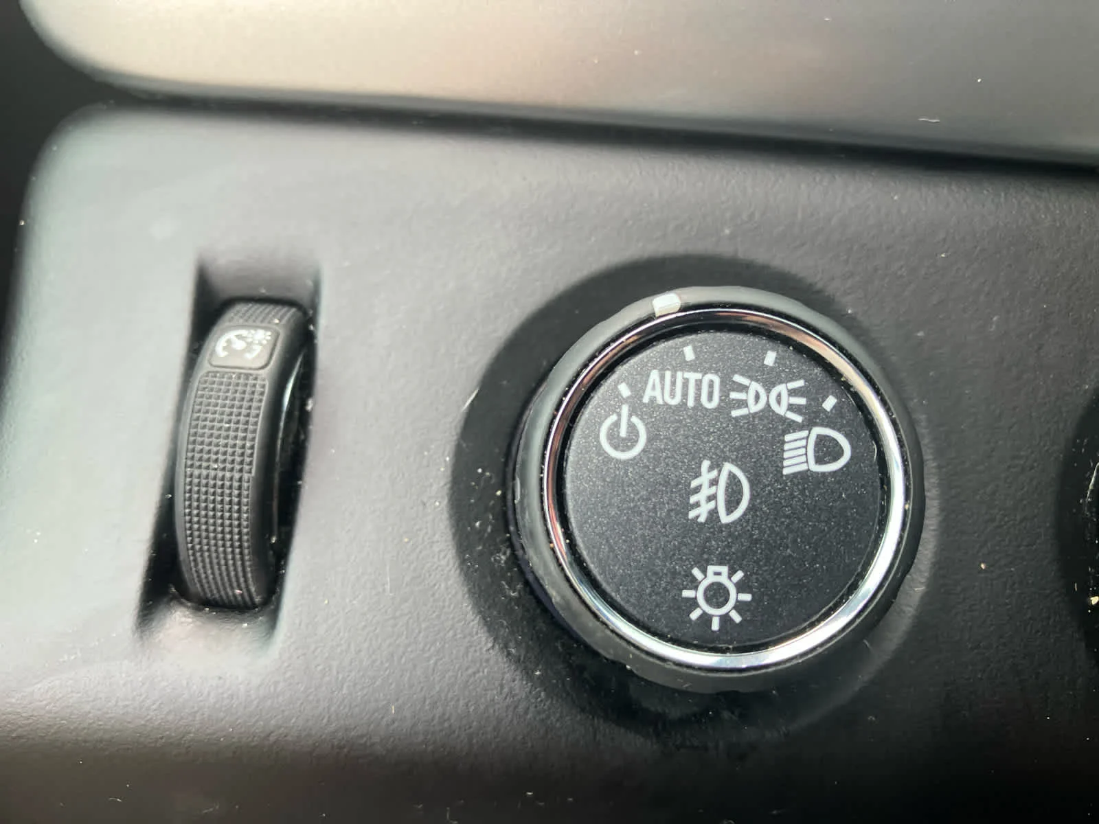 Used 2015 Black Chevrolet LTZ image 14