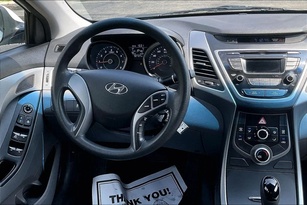 Used 2015 White Hyundai SE image 17
