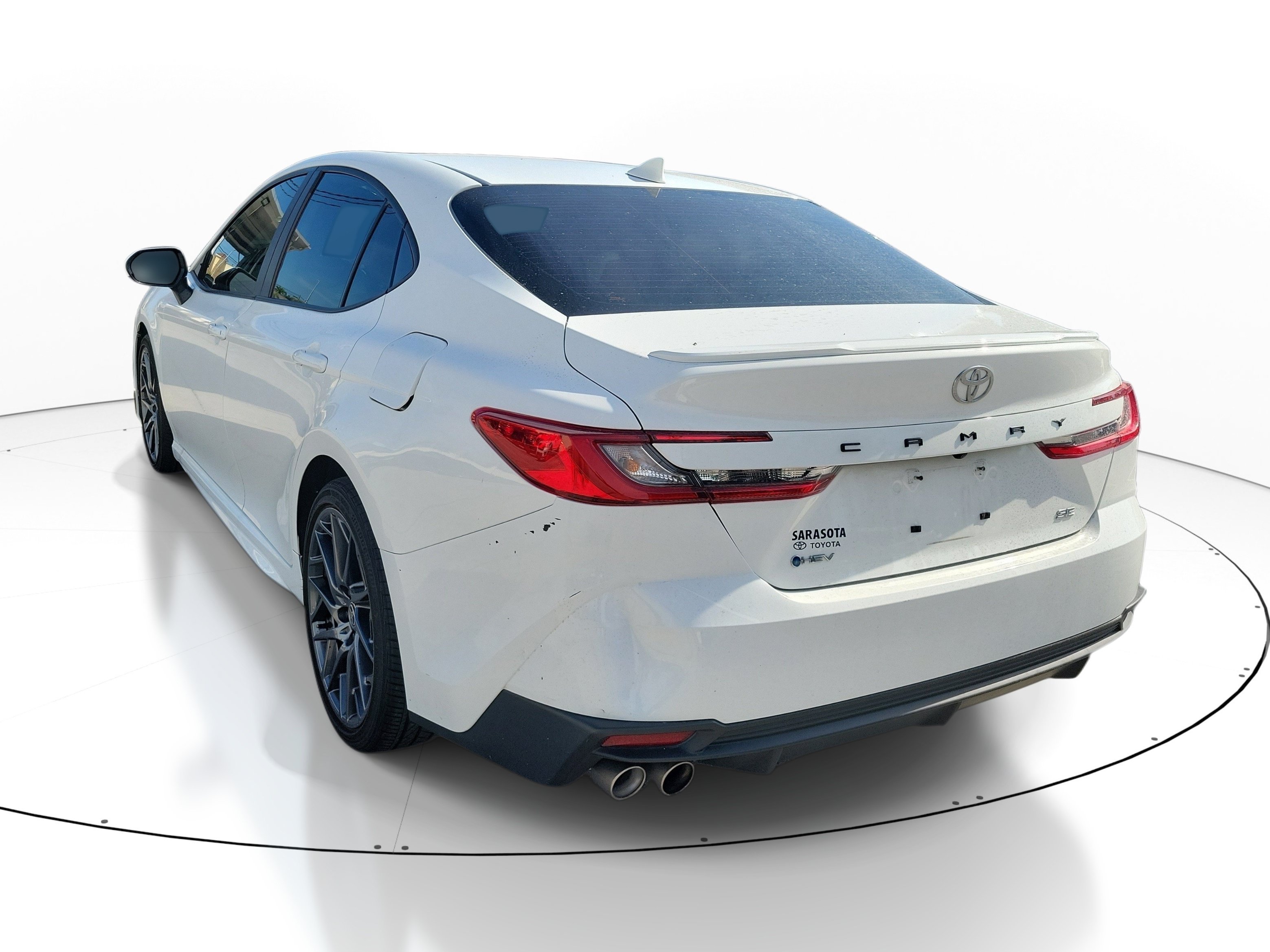 Used 2025 Ice Toyota LE image 3