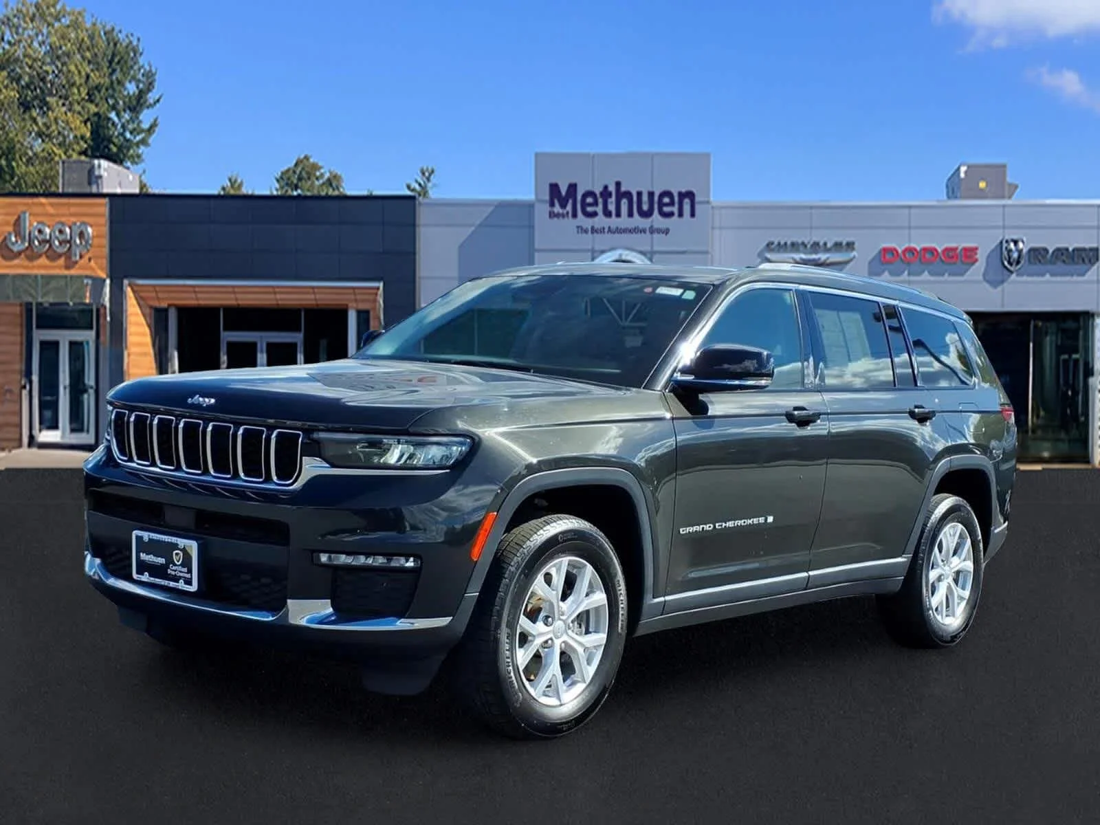 Used 2023 Rocky Mountain Pearlcoat Jeep Limited image 10