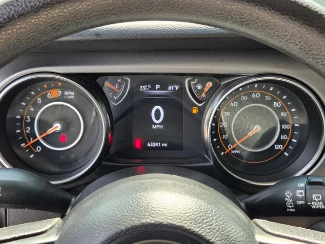 Used 2023  Jeep Sport image 20