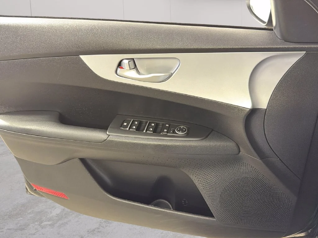 Used 2024  Kia LXS image 26