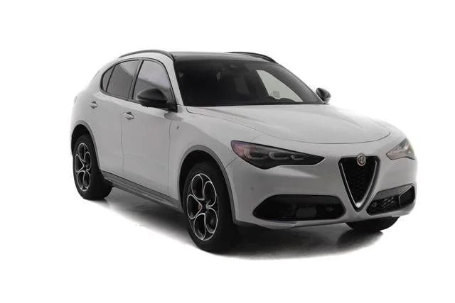 New 2024 Moonlight Gray Metallic Exterior Paint Alfa Romeo Ti image 2