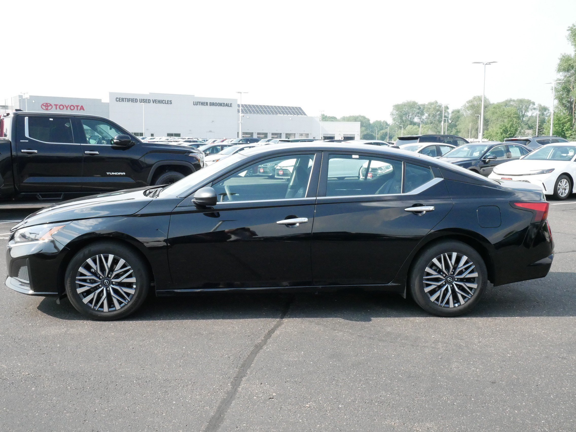 2025 Nissan Altima SV - Photo 4