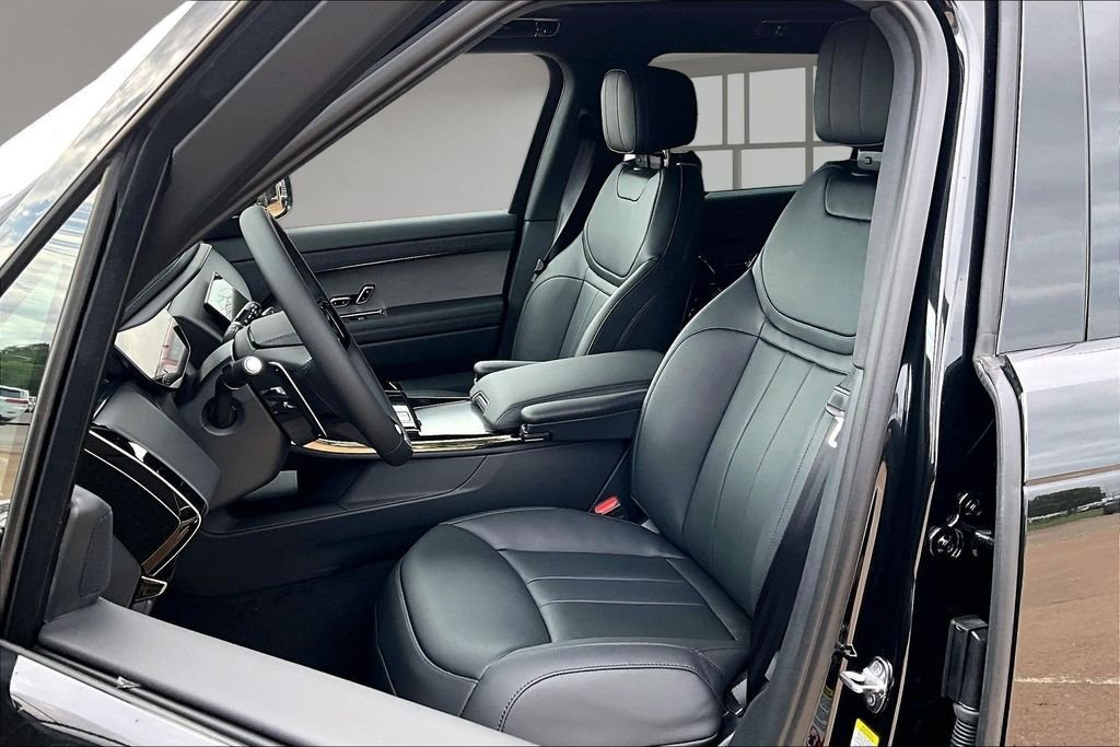 New 2026 Santorini Black LAND ROVER Dynamic SE image 9