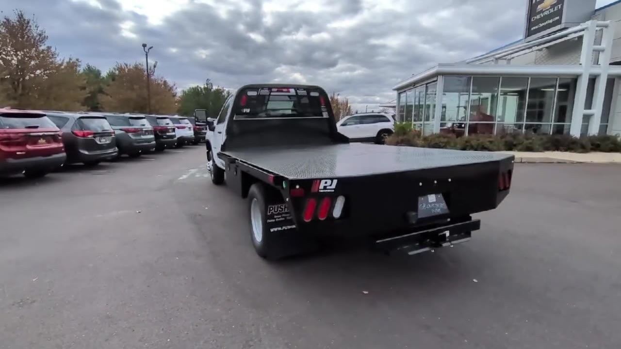 New 2025 Summit White Chevrolet Work Truck image 39