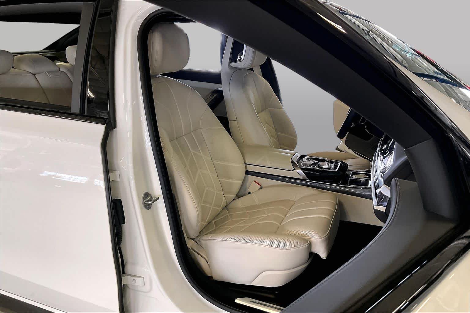 Used 2026 Alpine White BMW 740i image 8