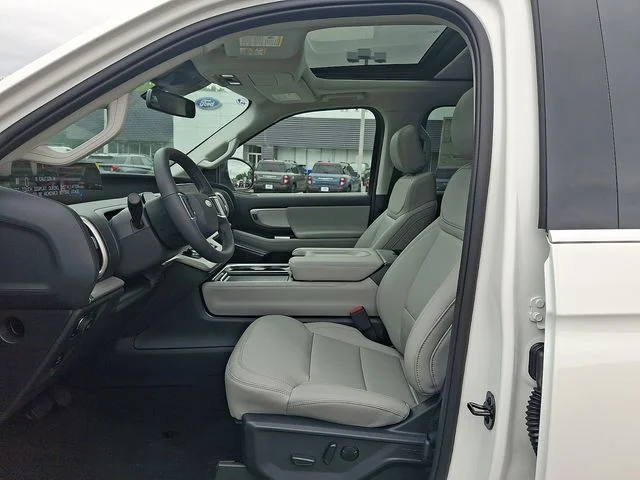 New 2026 Star White Metallic Tri-Coat Ford Active image 9