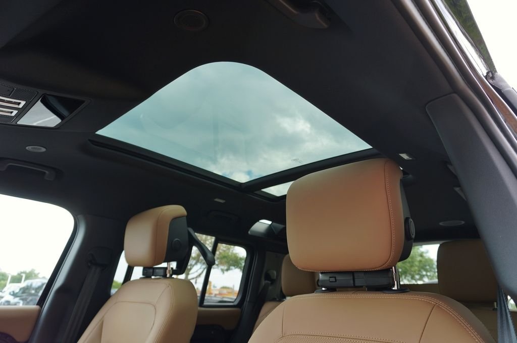 New 2026 Santorini Black Land Rover X-Dynamic SE image 14