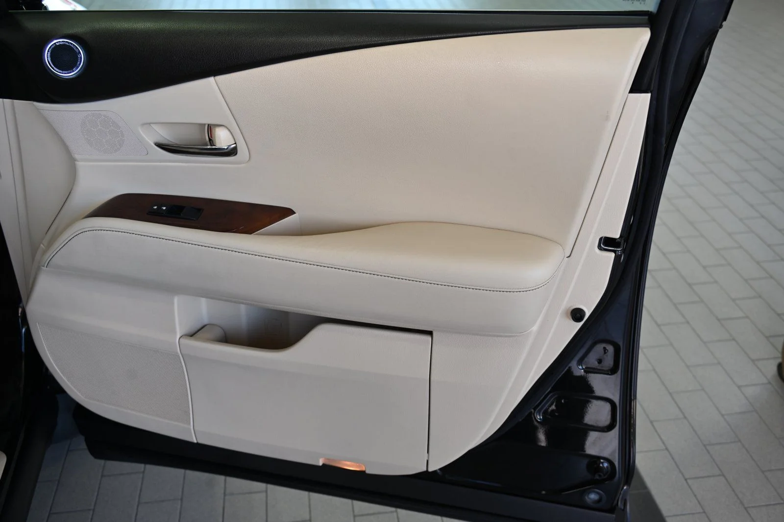 Used 2015 Black Lexus 350 image 19