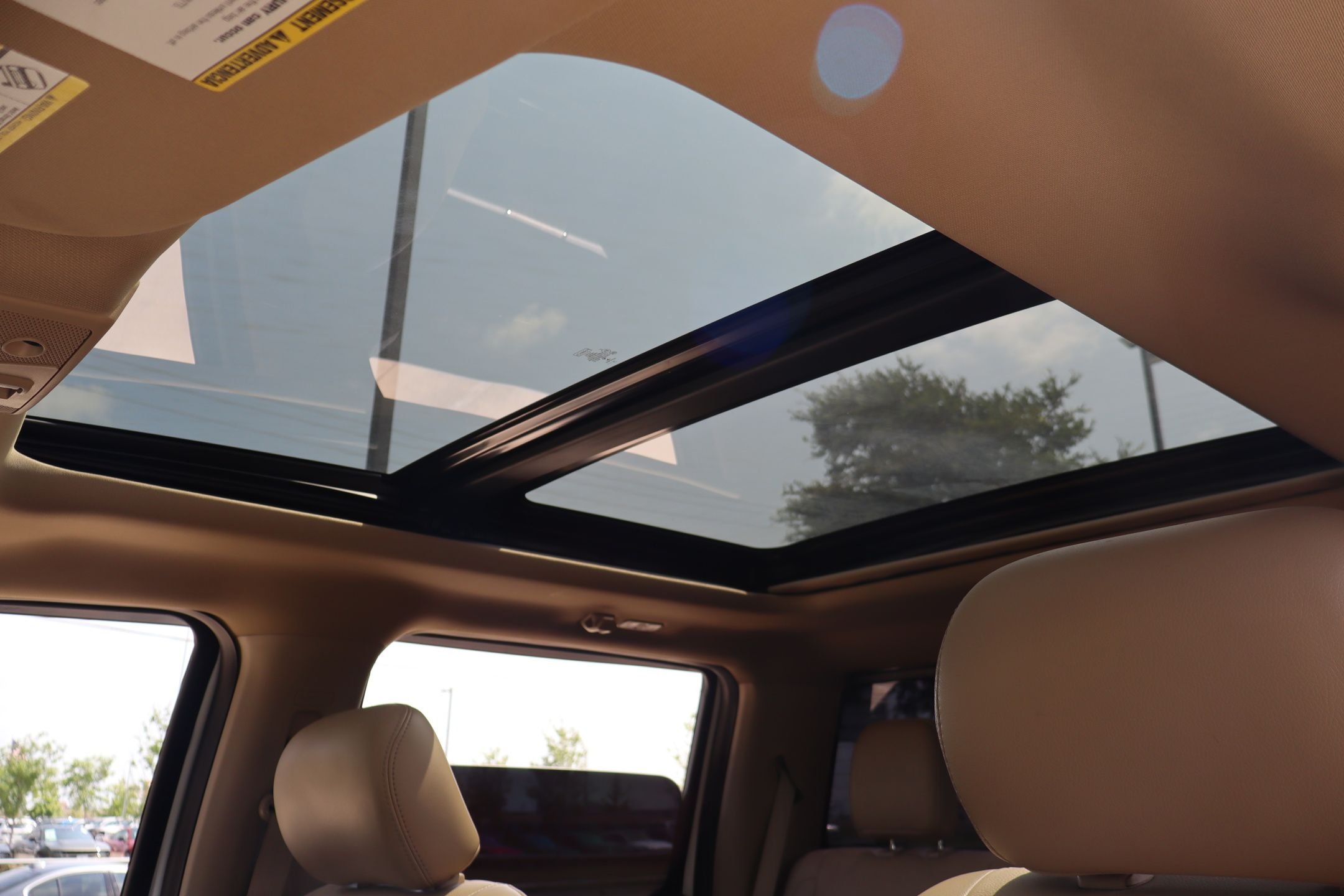 Used 2019 White Platinum Clearcoat Metallic Ford Lariat image 25