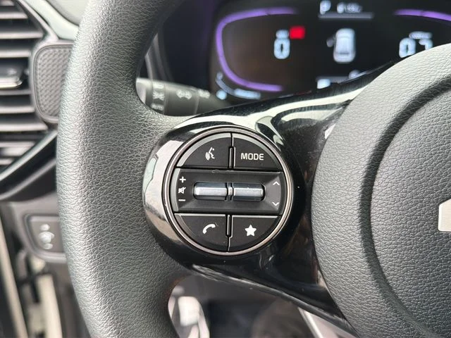 Used 2025 White Kia S image 22