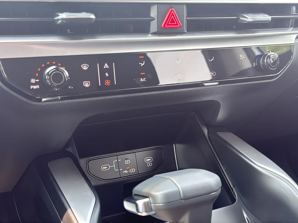 New 2026 Glacial White Pearl Kia LX image 21