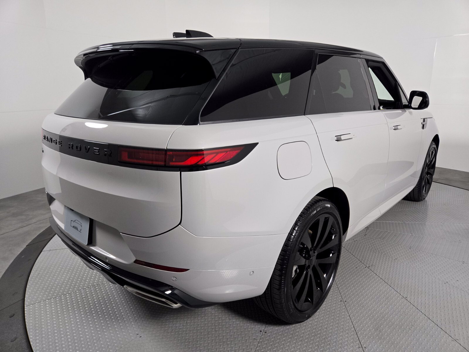 New 2027 Borasco Grey Land Rover Dynamic SE image 2