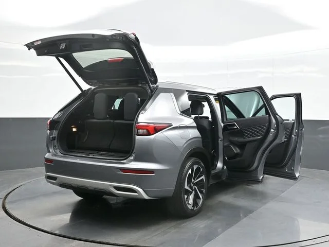 Used 2022  Mitsubishi SEL image 29