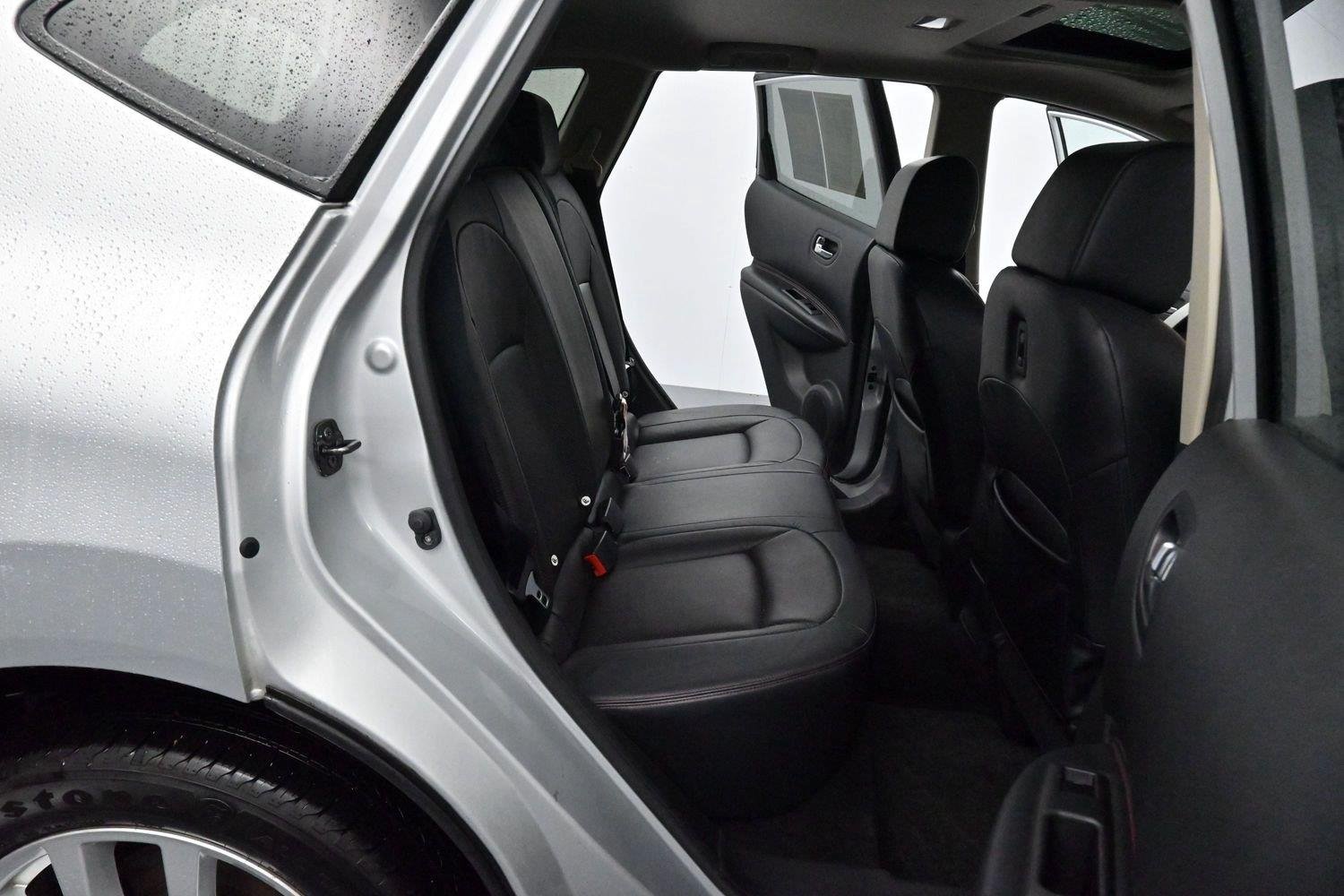 Used 2013 Brilliant Silver Nissan SL image 32