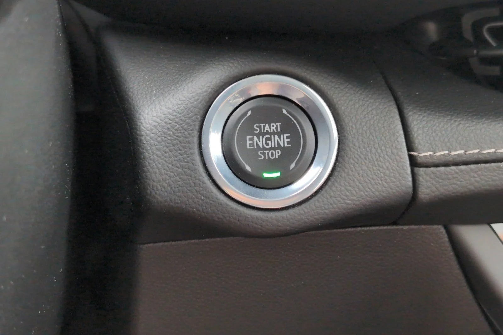 Used 2022 EBONY TWILIGHT METALLIC Buick Essence image 24