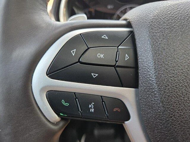 Used 2018 Ivory 3-Coat Jeep Summit image 13