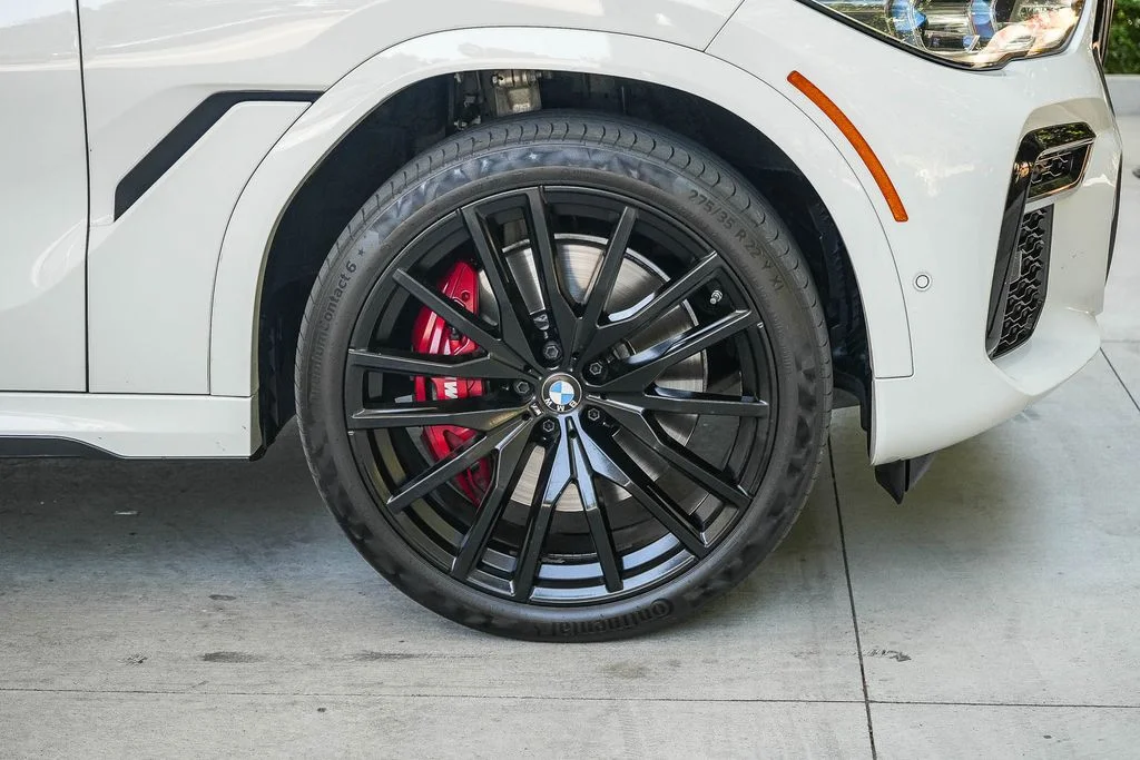 Used 2022 White BMW M50i image 10