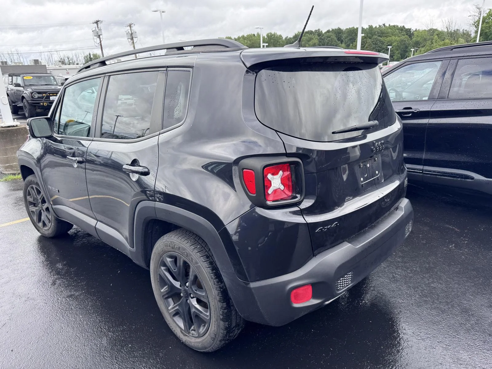 Used 2016 Carbon Black Metallic Jeep Justice image 4