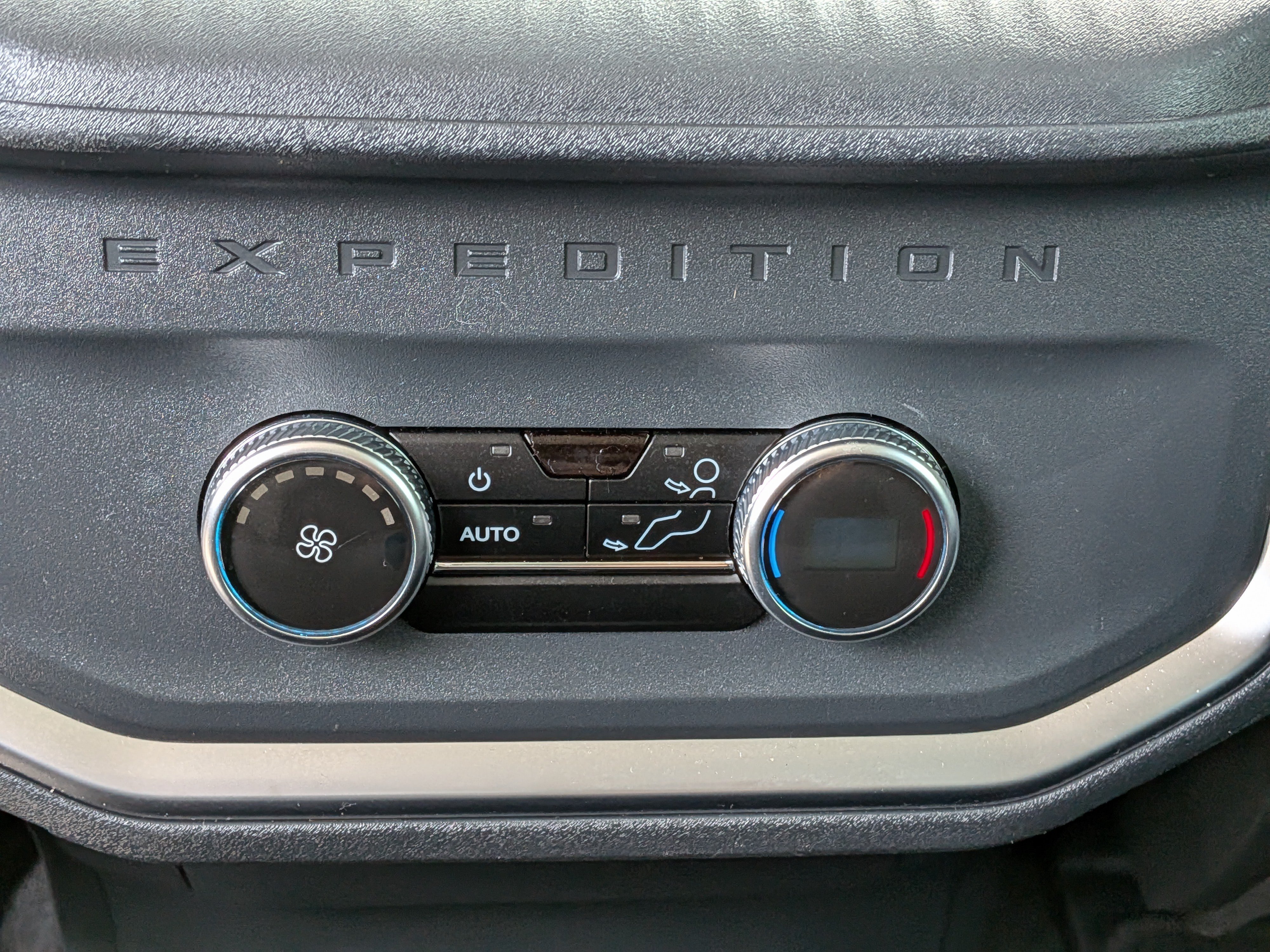 2025 Ford Expedition Active - Photo 15