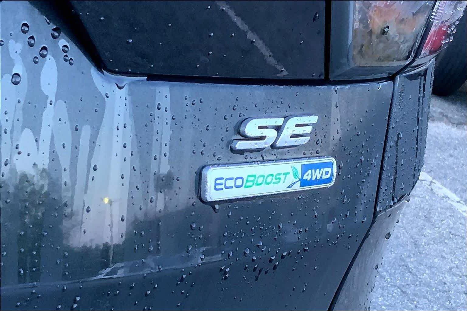 Used 2017 Shadow Black Ford SE image 9
