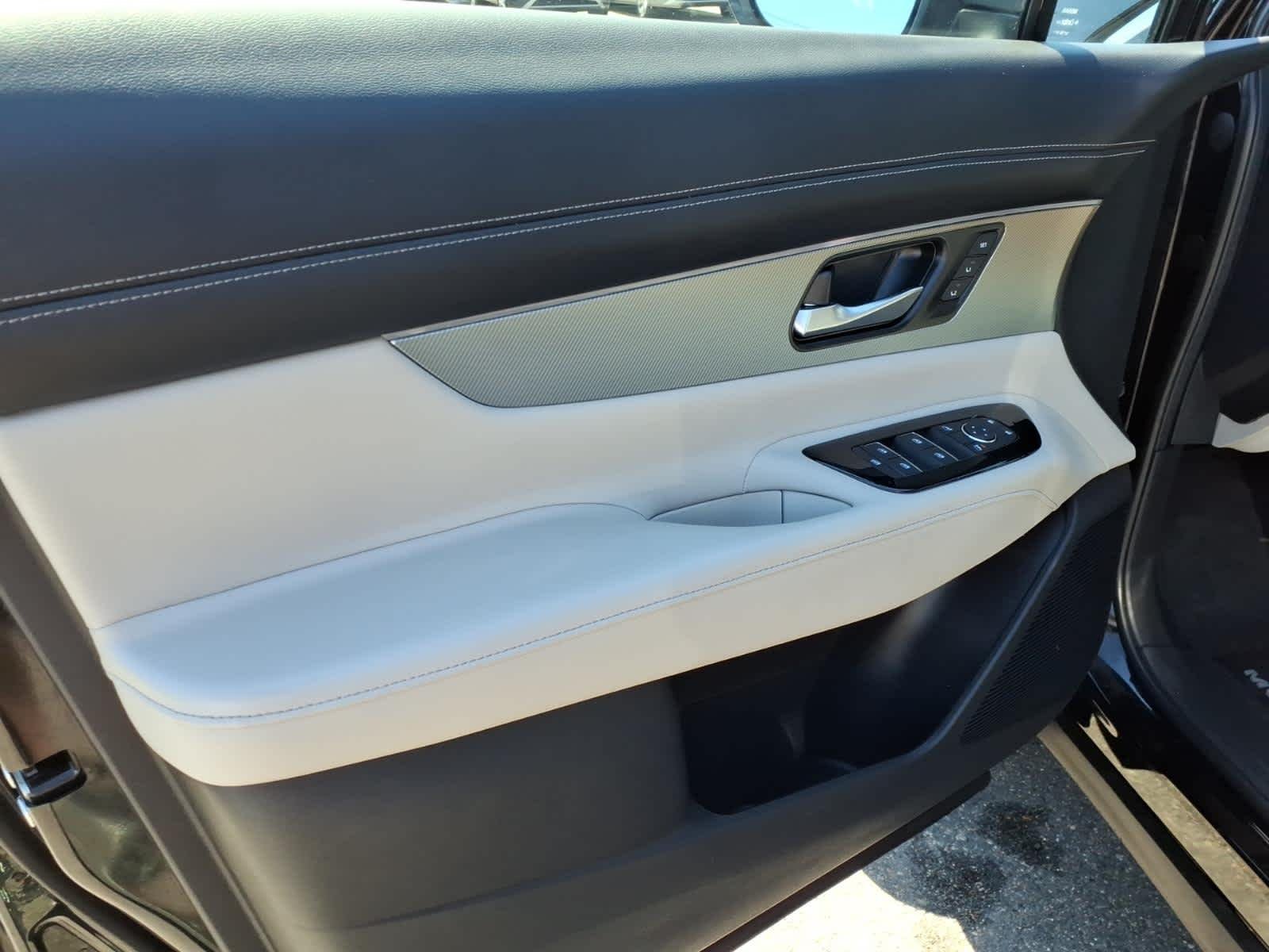 Used 2025 Super Black Nissan SL image 10