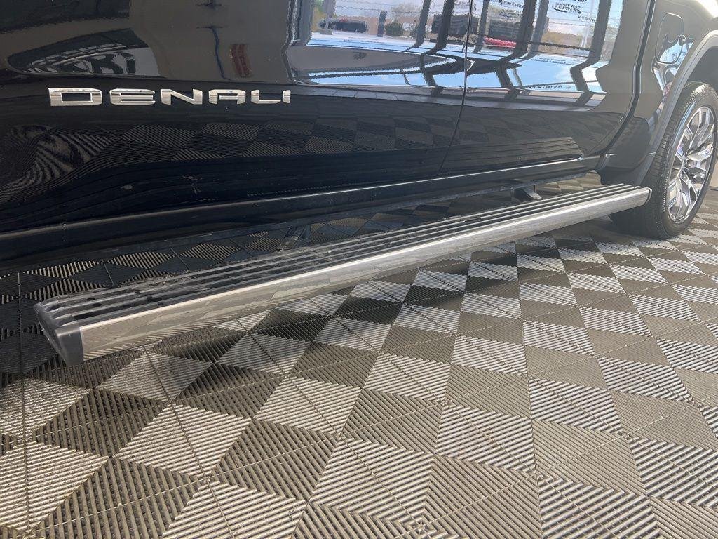 Used 2025 Onyx Black GMC Denali image 34