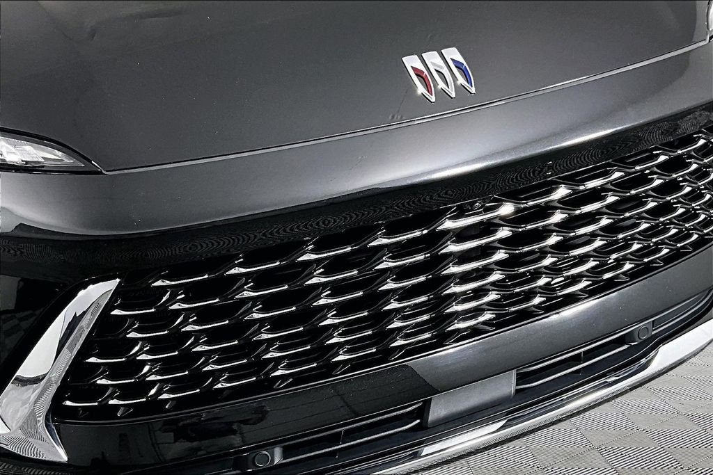 Used 2025 Black Buick Avenir image 31