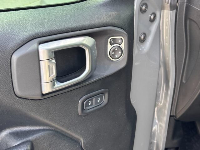 Used 2020 Gray Jeep Sport S image 16
