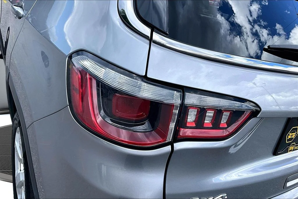 Certified Used 2019 Silver Jeep Latitude image 23