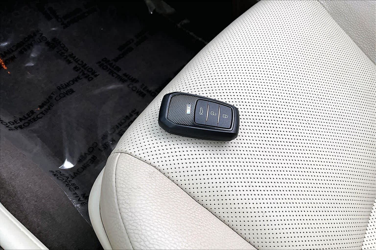 Used 2019 Claret Mica Lexus Premium image 15