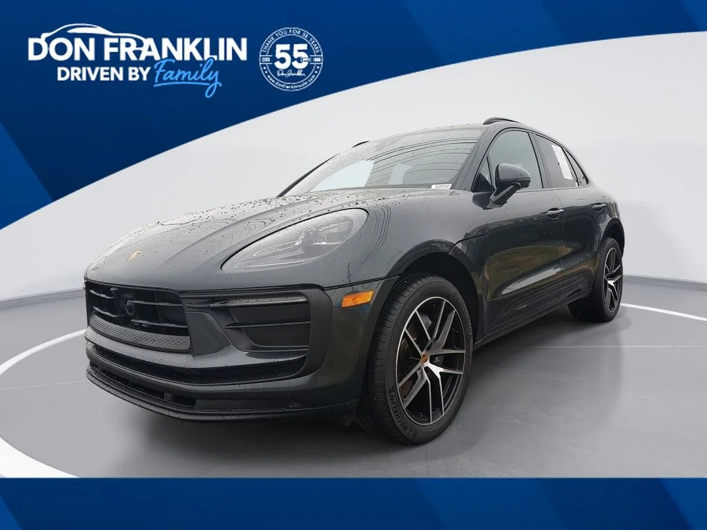 2022 Porsche Macan -'s photo