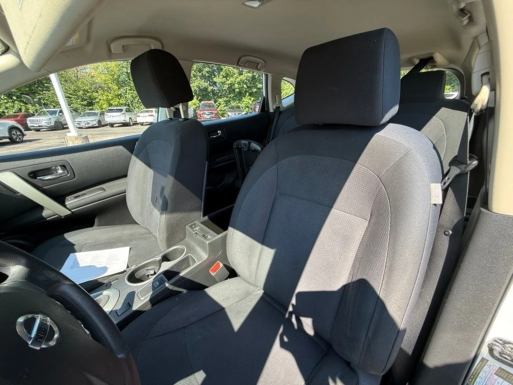 Used 2014 White Nissan S image 19