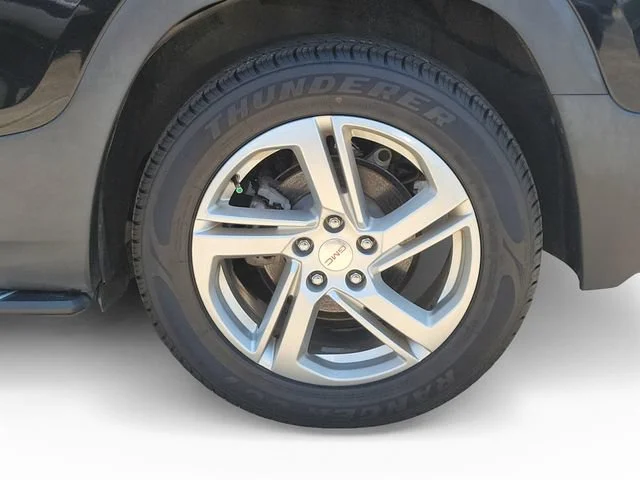 Used 2018 EBONY TWILIGHT METALLIC GMC SLE image 32