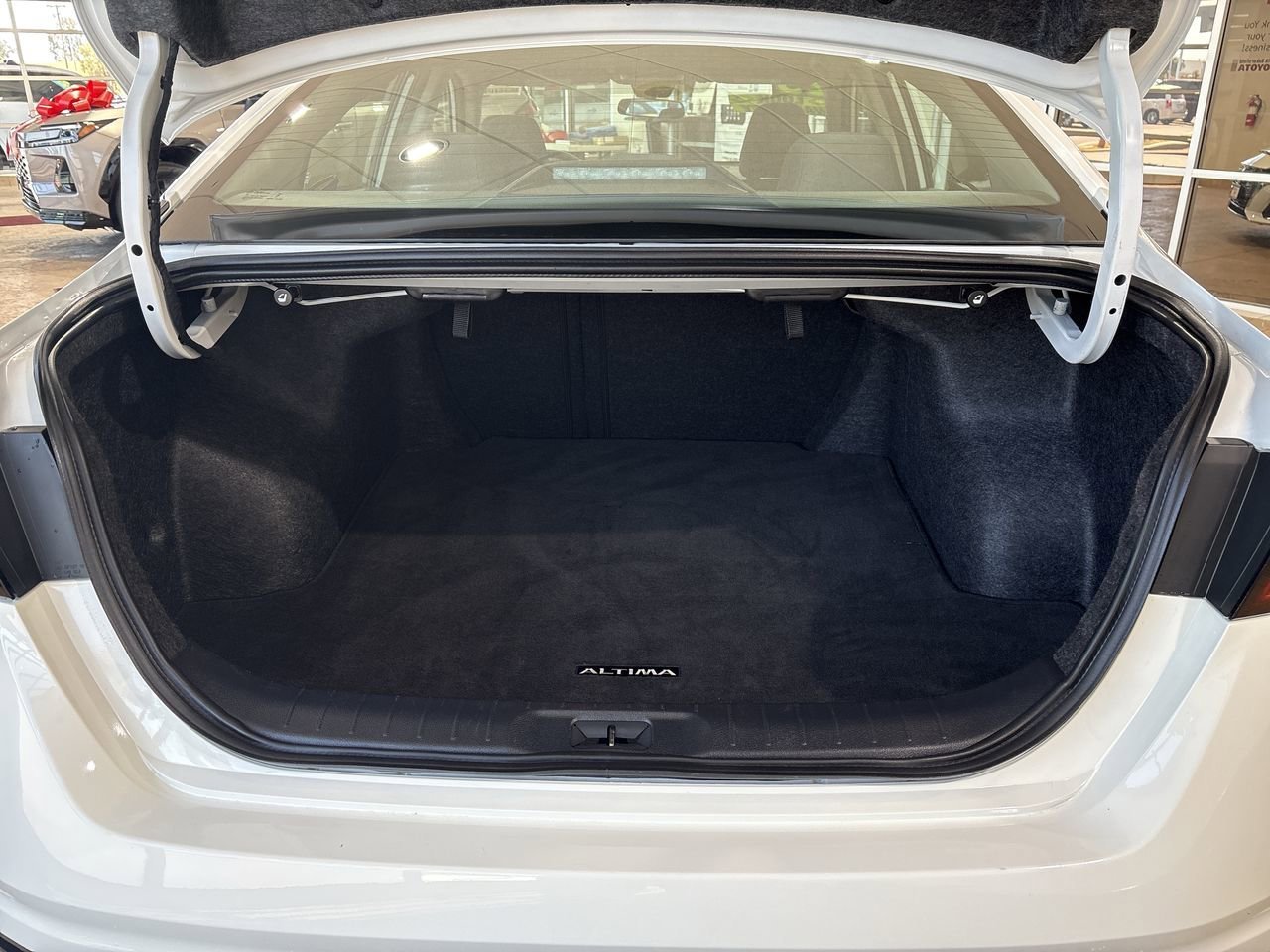 Used 2025 Glacier White Nissan SV image 23