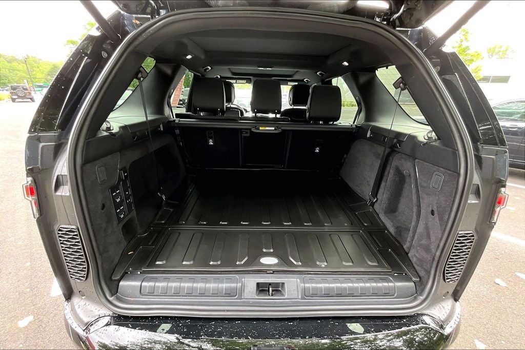 Used 2025 Blue Land Rover Dynamic SE image 30