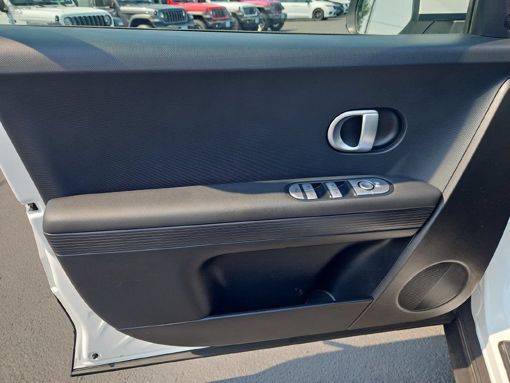 Used 2024 Atlas White Hyundai SE image 10