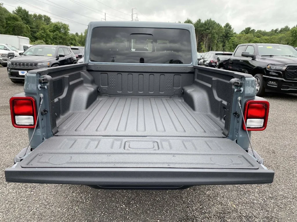 New 2026 Gray Jeep Sahara image 5