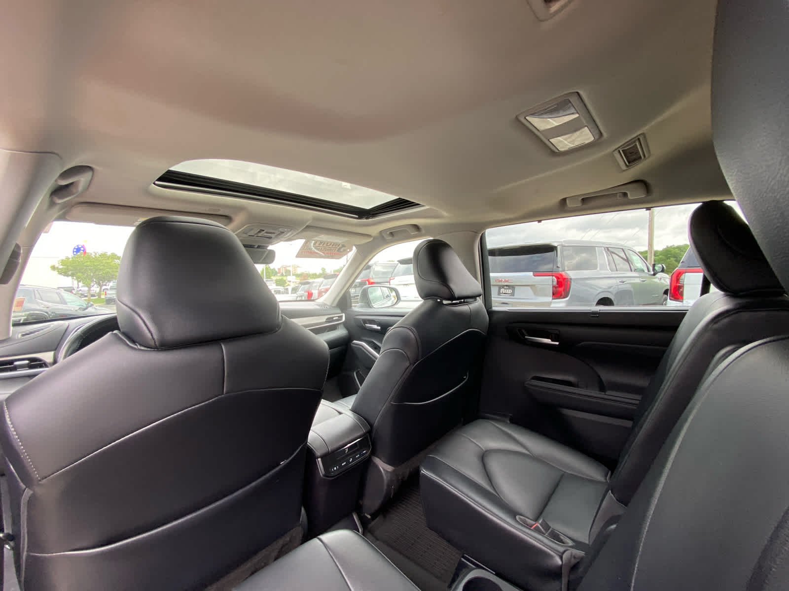 Used 2020  Toyota Hybrid XLE image 23
