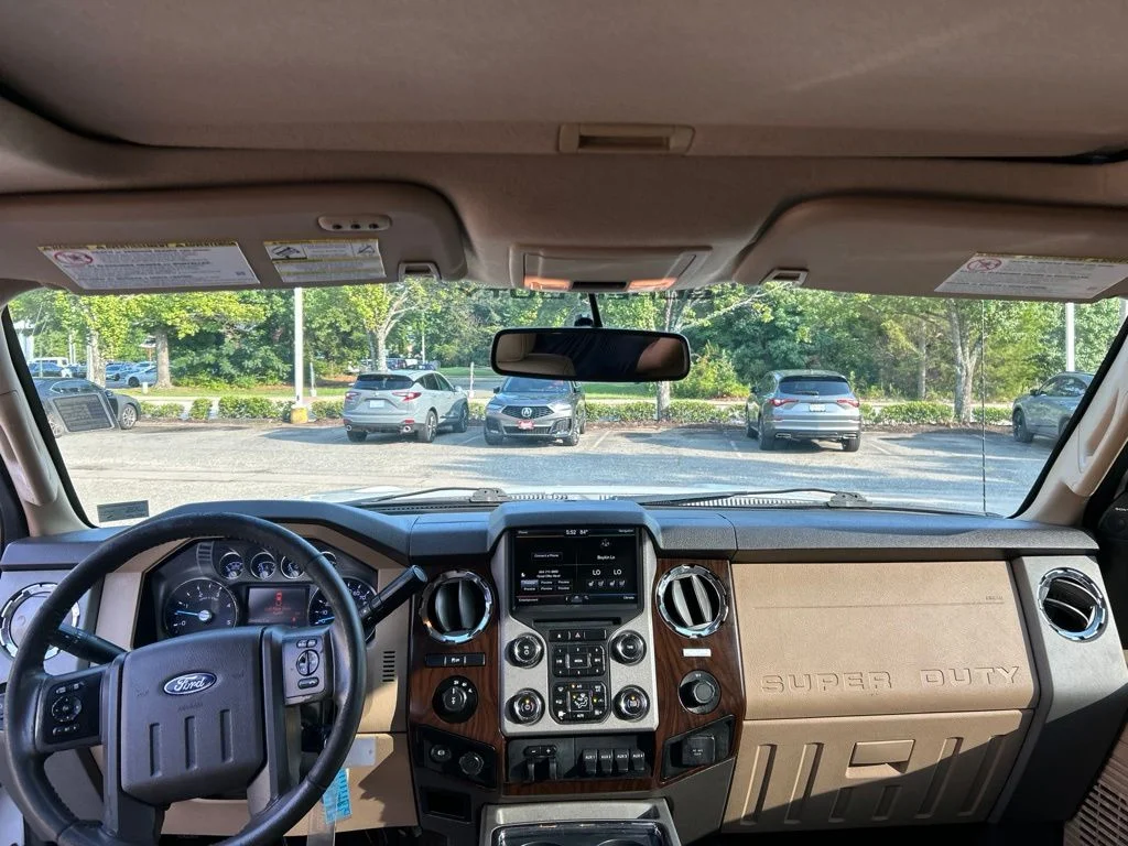 Used 2015 White Ford Lariat image 19