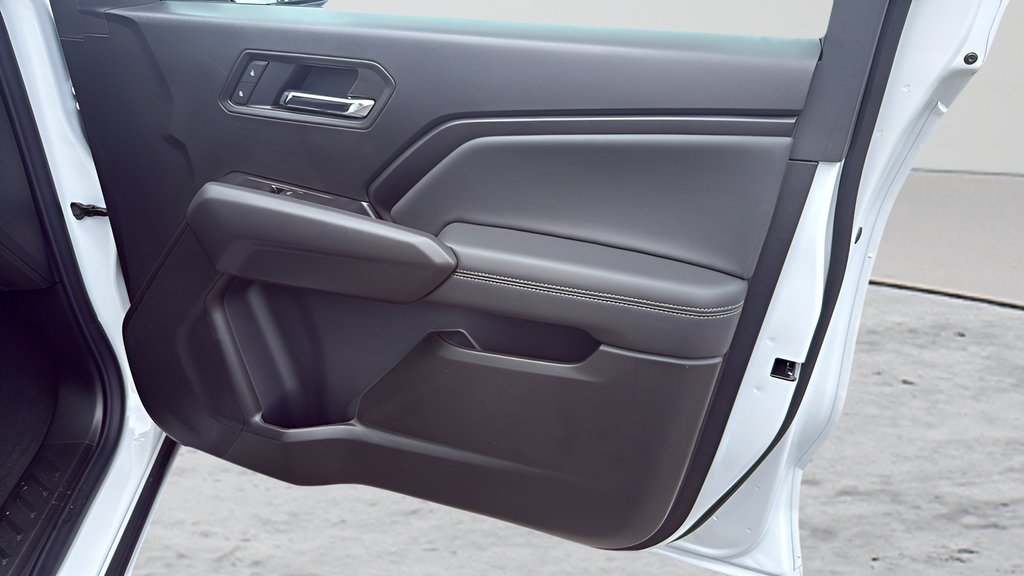 New 2026 Summit White Chevrolet LT image 32