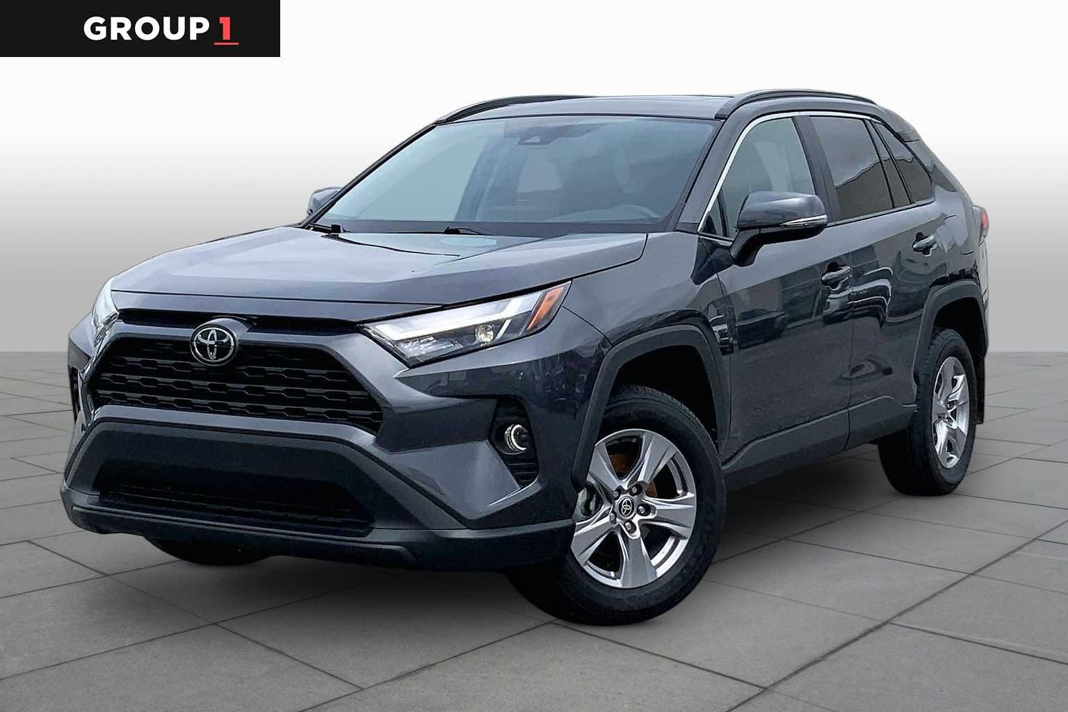 2025 Toyota RAV4 XLE FWD's photo
