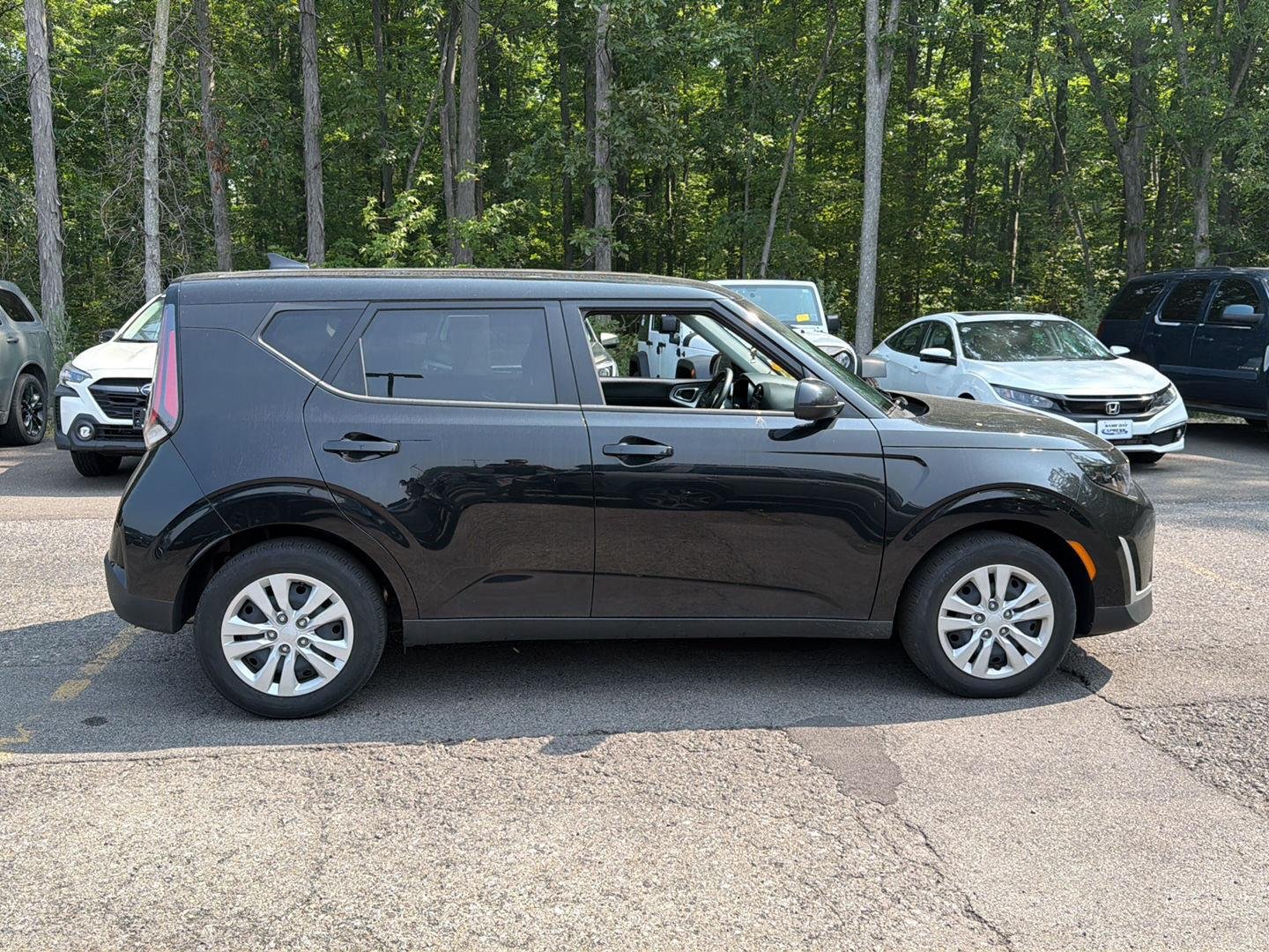 Used 2023 Fusion Black Kia LX image 5