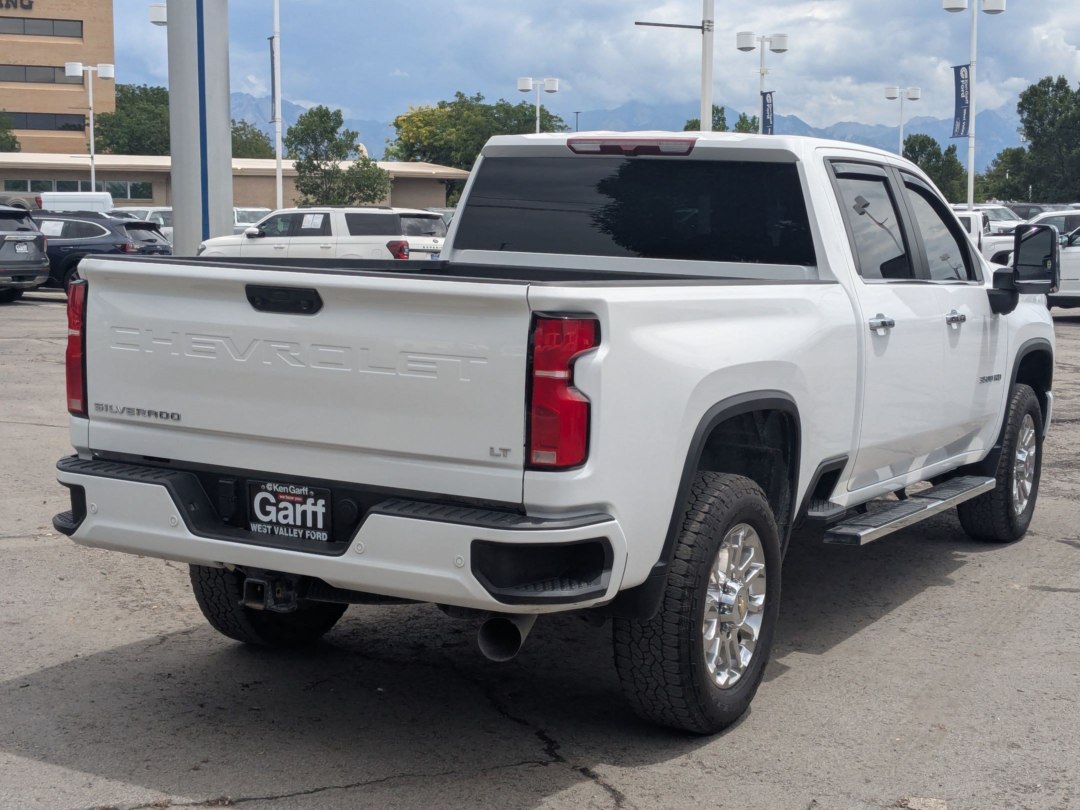 Used 2025 Summit White Chevrolet LT image 3