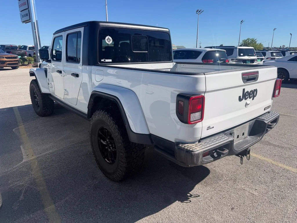 Used 2023 White Jeep  image 5