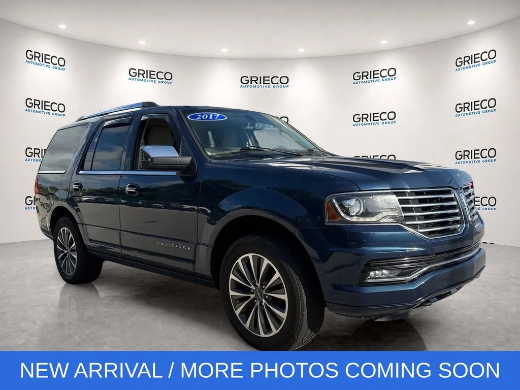 Used 2017 Sapphire Blue Metallic Lincoln Select image 1