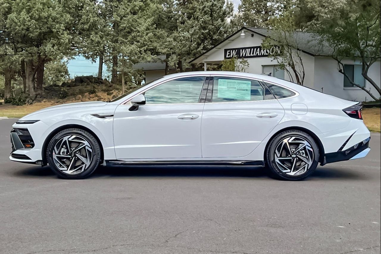 New 2026 White Hyundai SEL Sport image 7