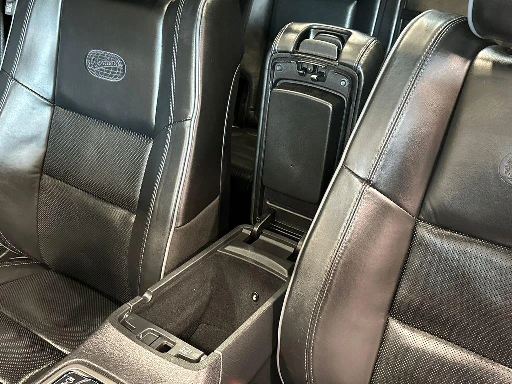 Used 2020 Diamond Black Crystal Pearlcoat Jeep Overland image 25